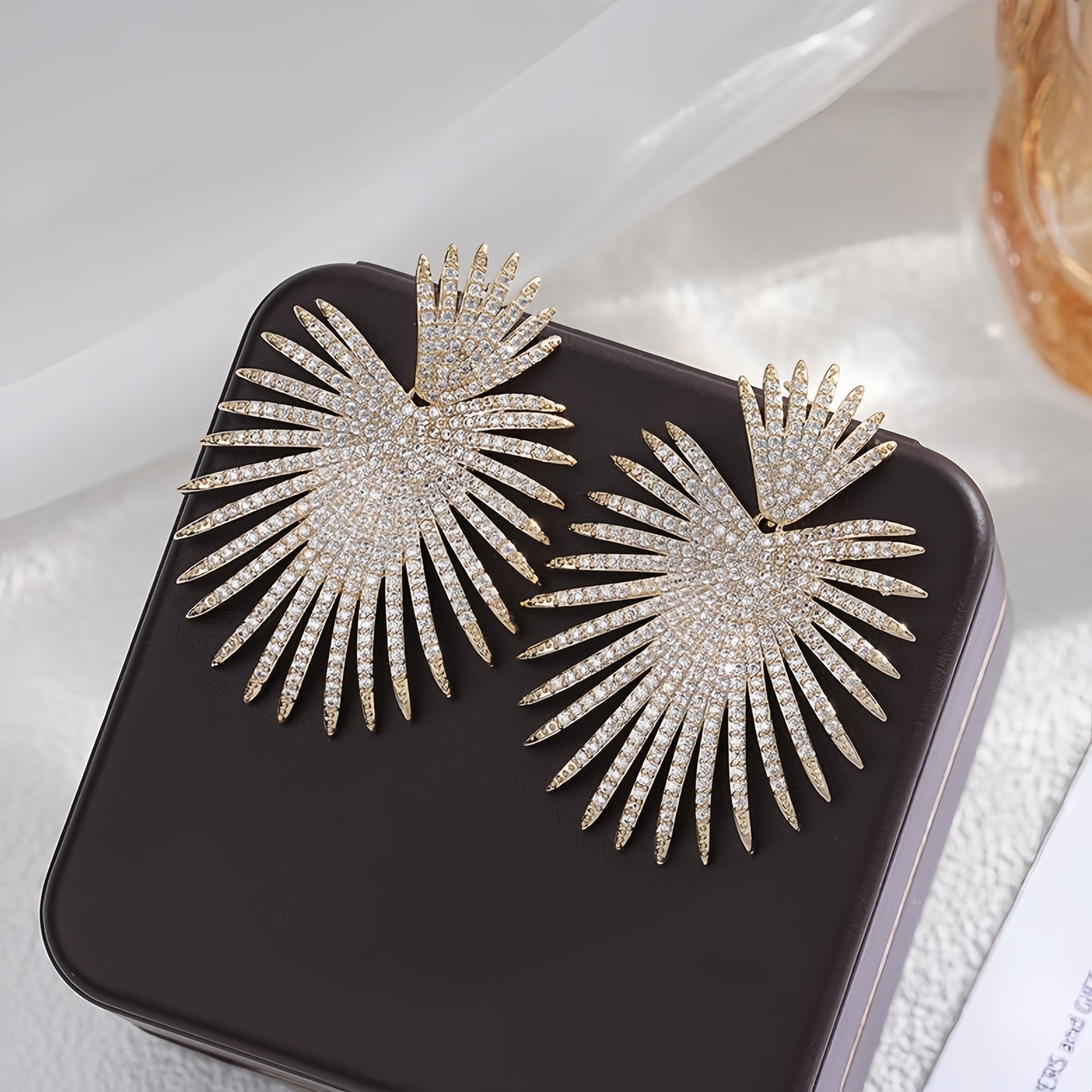 أقراط أذن فضية خفيفة الوزن فاخرة مصنوعة يدويًا من الزركون بالكامل مرصعة بالجواهر الدقيقة