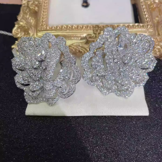 أقراط زهور فاخرة خفيفة الوزن مصنوعة يدويًا - أقراط أنيقة وراقية للنساء