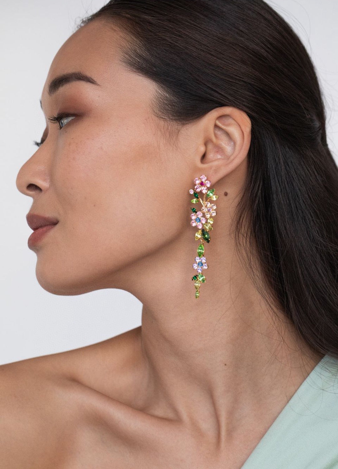 New Light Luxury Style Diamond and Zircon Flower Stud Earrings 