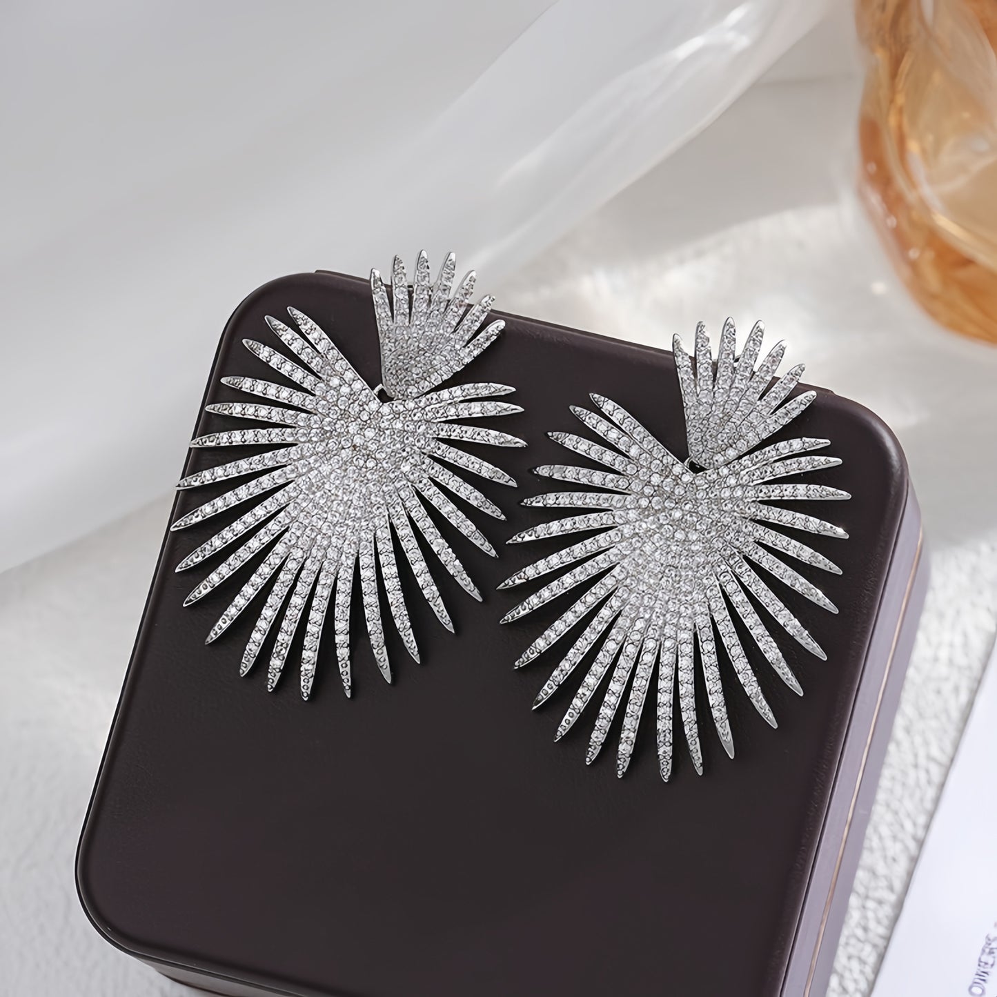 أقراط أذن فضية خفيفة الوزن فاخرة مصنوعة يدويًا من الزركون بالكامل مرصعة بالجواهر الدقيقة 