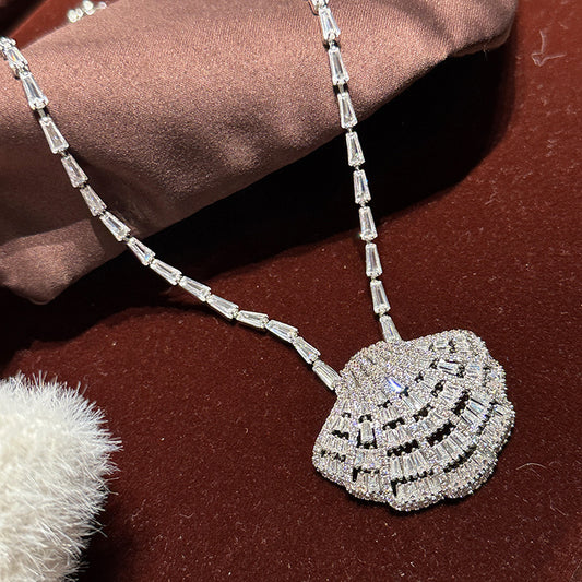 Luxurious Ocean-Style Shell Scallop Diamond-Embedded Necklace 