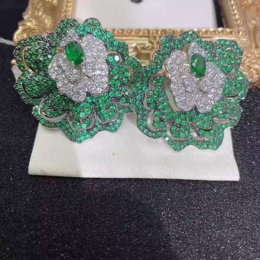 أقراط زهور فاخرة خفيفة الوزن مصنوعة يدويًا - أقراط أنيقة وراقية للنساء 