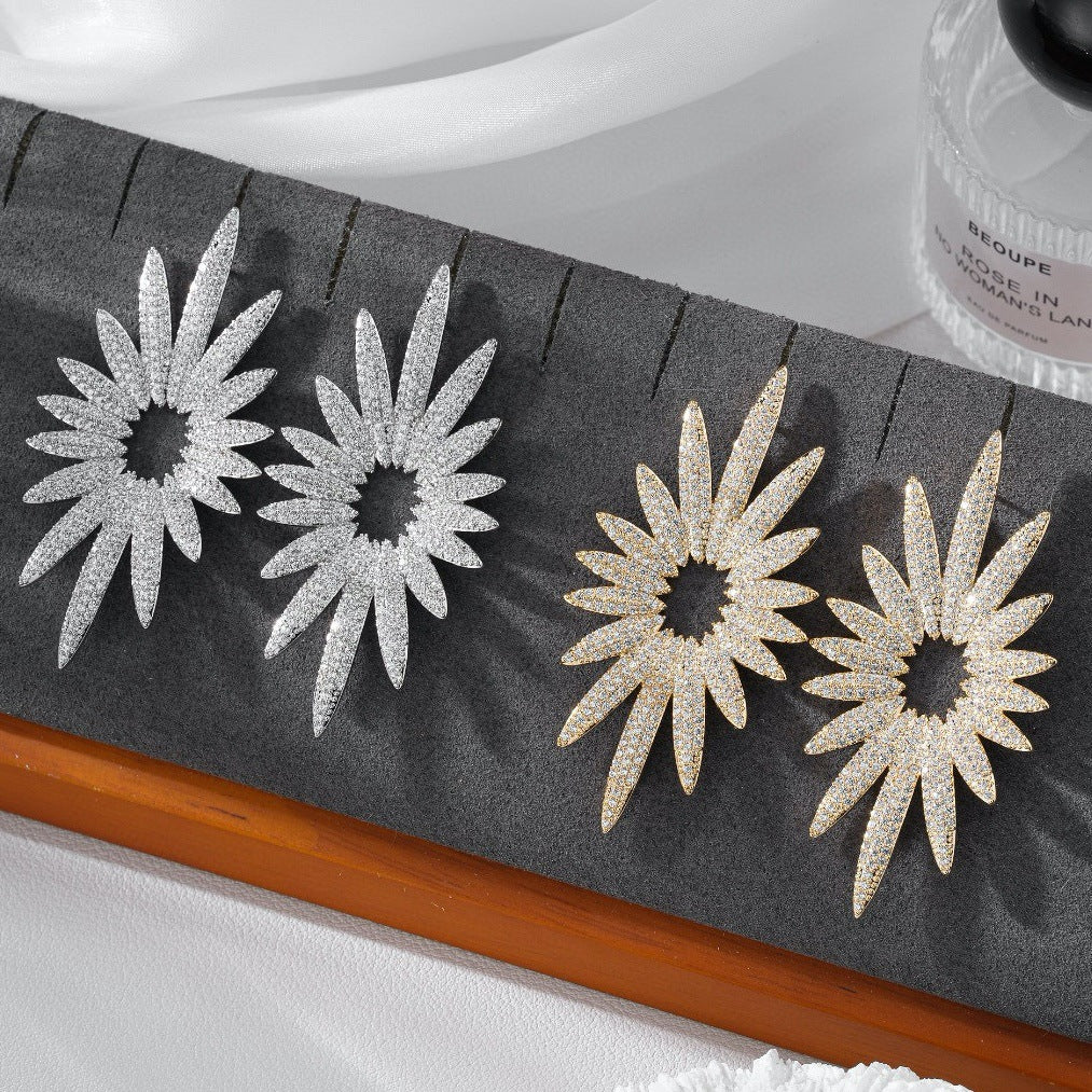 أقراط أنيقة وخفيفة فاخرة مرصعة بأحجار الزركون الفضية بتصميم زهرة الألعاب النارية ثلاثية الأبعاد 