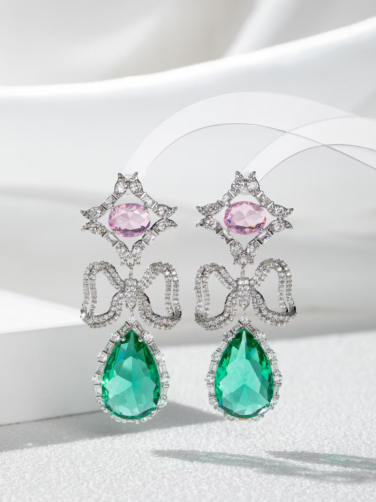 أقراط فاخرة خفيفة على شكل عقدة - أقراط مرصعة بالزركون الدقيق للنساء 