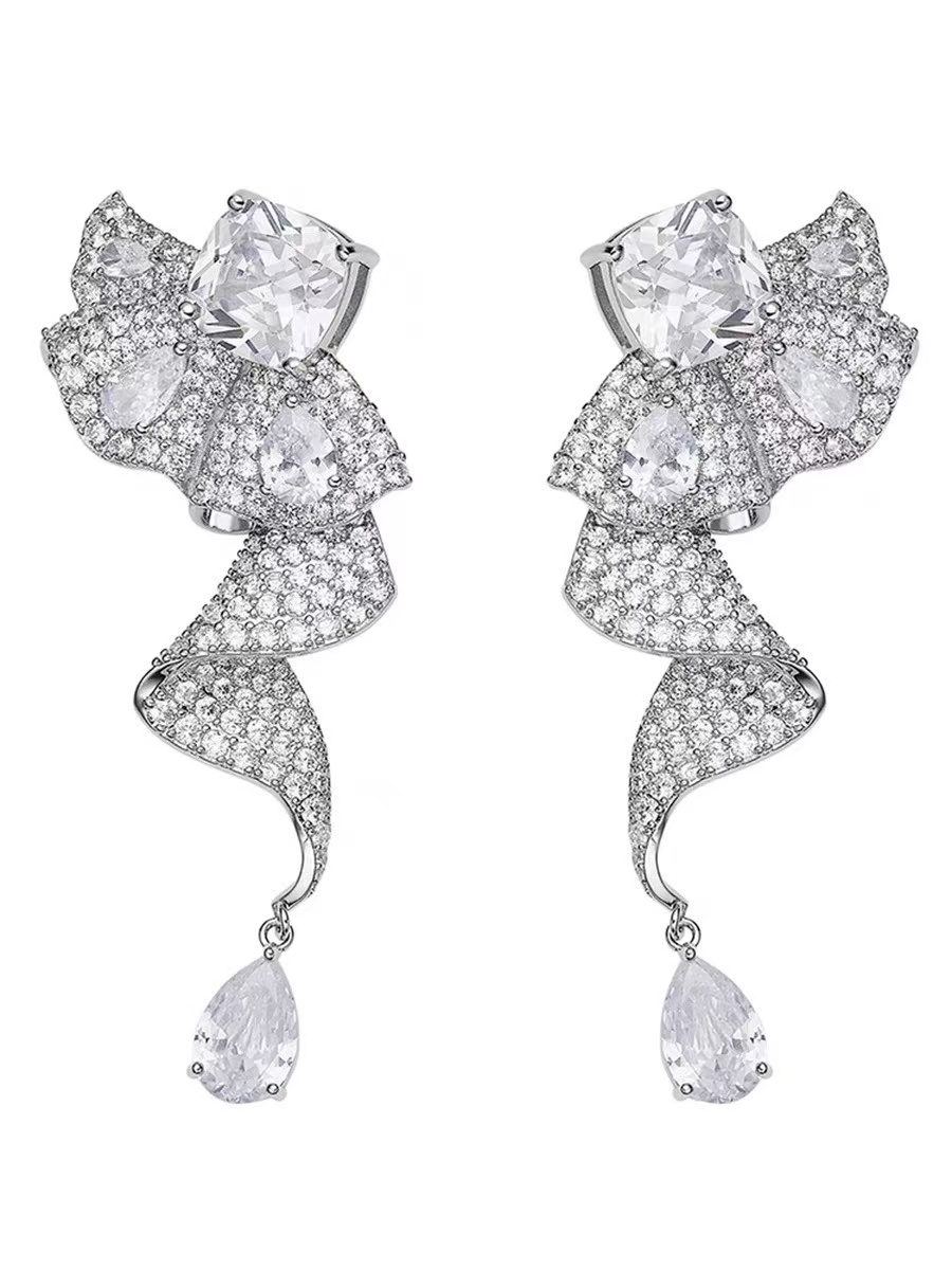 أقراط طويلة على شكل قلب مصنوعة من الفضة الإبرة ومرصعة بالألماس - أقراط خفيفة الوزن، أنيقة ورائعة، متعددة الاستخدامات للنساء (مثالية لفساتين السهرة) 