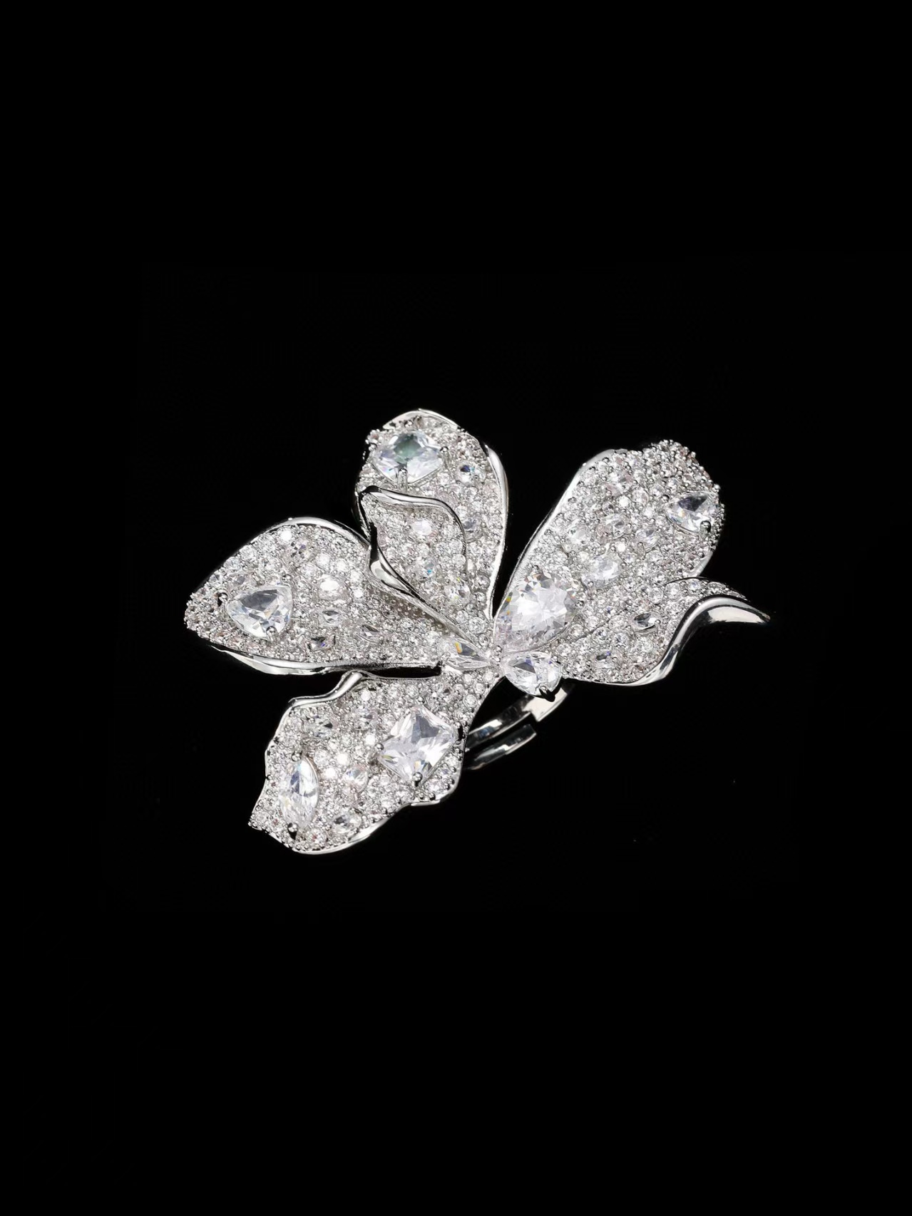 أقراط زهرة كبيرة - أقراط خفيفة الوزن فاخرة عالية الجودة مرصعة بالكامل بالزركون 