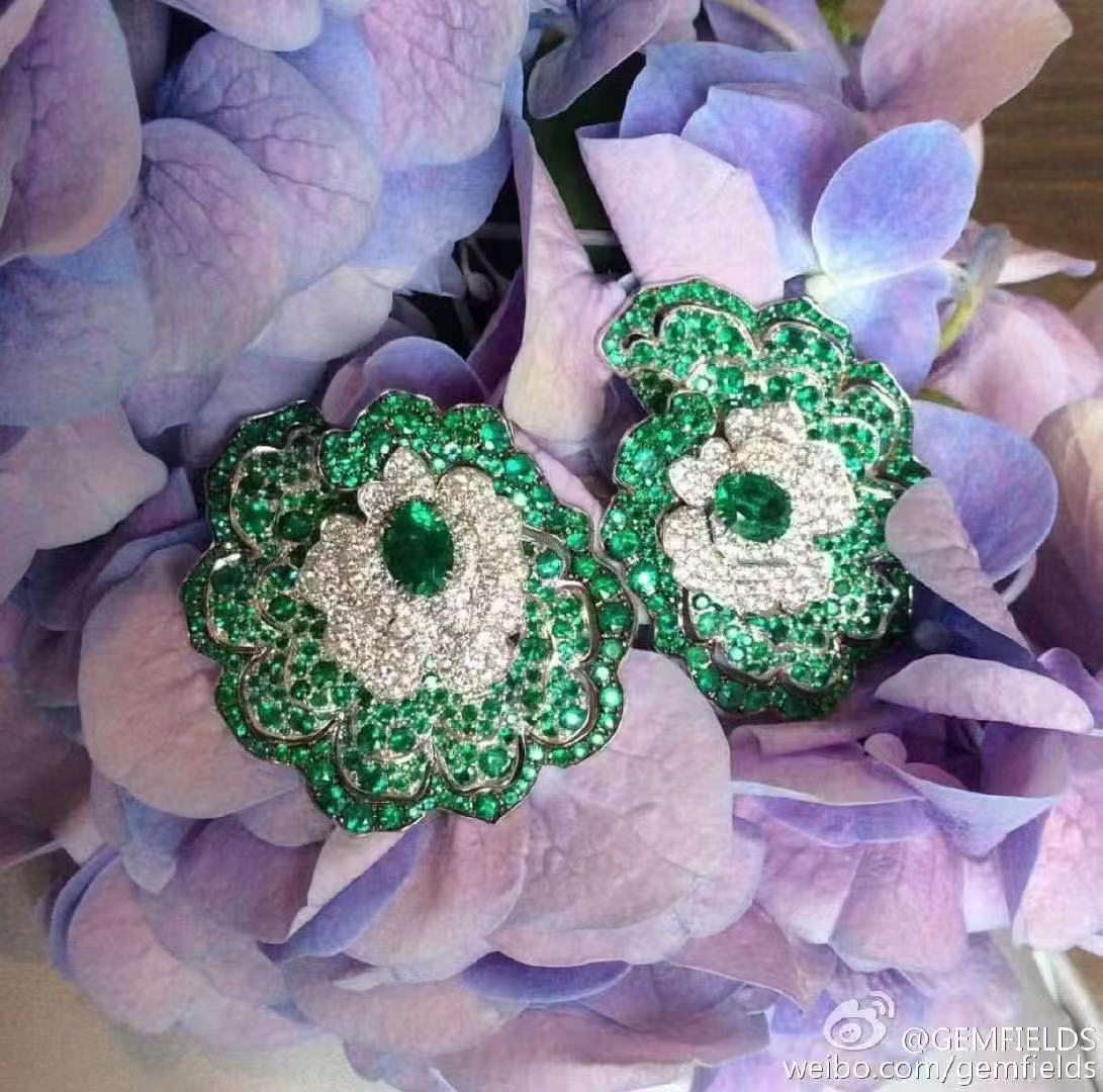 Light Luxury Flower Earrings for Women – Elegant and High-End Stud Earrings 