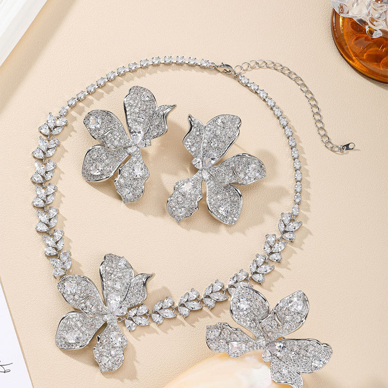 أقراط مرصعة بالألماس على شكل بتلات وزهور - أقراط متدلية فاخرة وأنيقة مستوحاة من السداة 