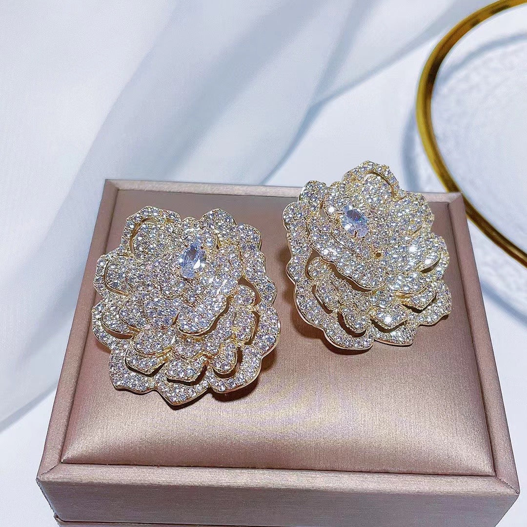 Light Luxury Flower Earrings for Women – Elegant and High-End Stud Earrings 