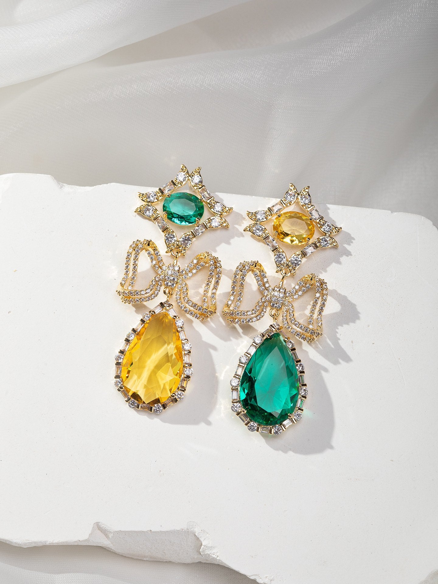 أقراط فاخرة خفيفة على شكل عقدة - أقراط مرصعة بالزركون الدقيق للنساء 