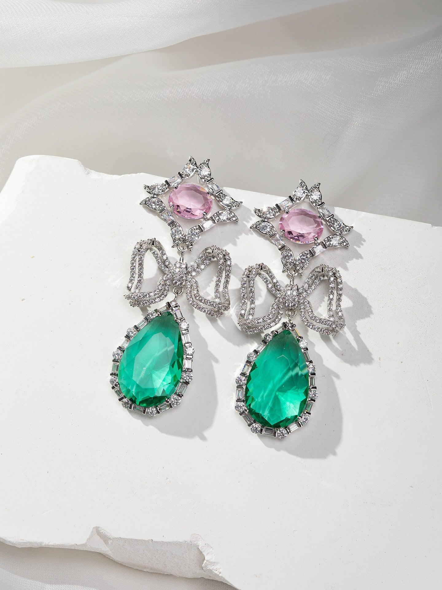 أقراط فاخرة خفيفة على شكل عقدة - أقراط مرصعة بالزركون الدقيق للنساء 