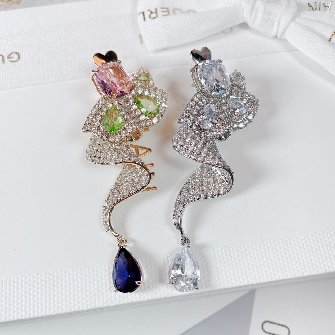 أقراط طويلة على شكل قلب مصنوعة من الفضة الإبرة ومرصعة بالألماس - أقراط خفيفة الوزن، أنيقة ورائعة، متعددة الاستخدامات للنساء (مثالية لفساتين السهرة) 