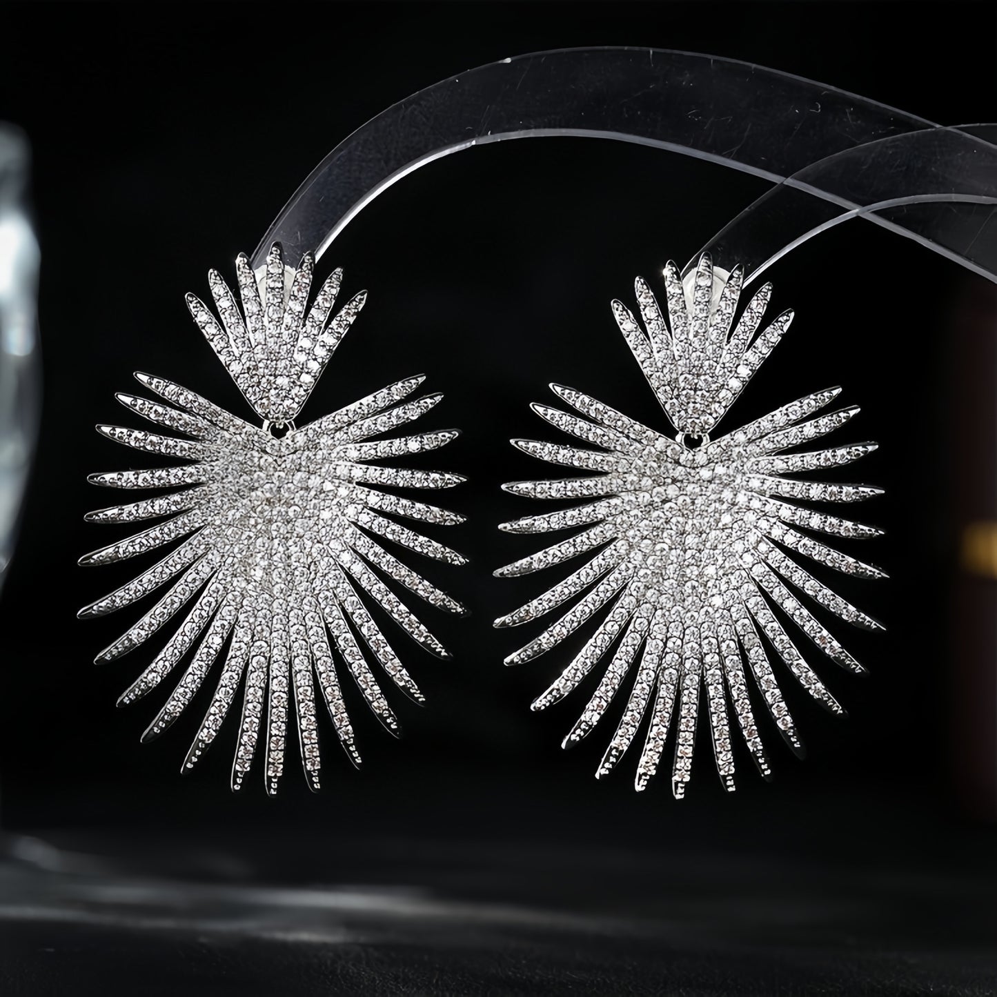 أقراط أذن فضية خفيفة الوزن فاخرة مصنوعة يدويًا من الزركون بالكامل مرصعة بالجواهر الدقيقة 